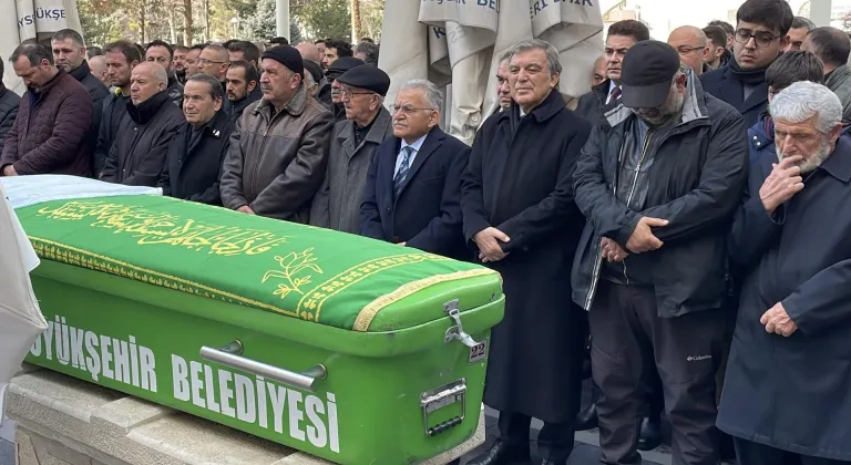 11. Cumhurbaşkanı Abdullah Gül, Kayseri'de yengesi Firdes Gül'ün cenaze törenine katıldı