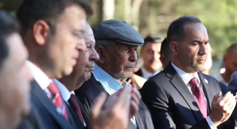 15 Temmuz kahramanı şehit Ömer Halisdemir'in kabrinde tören düzenlendi
