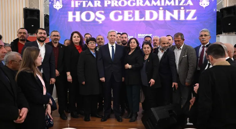 ABB Başkanı Yavaş, Sincan'da düzenlenen iftar programında vatandaşlarla bir araya geldi