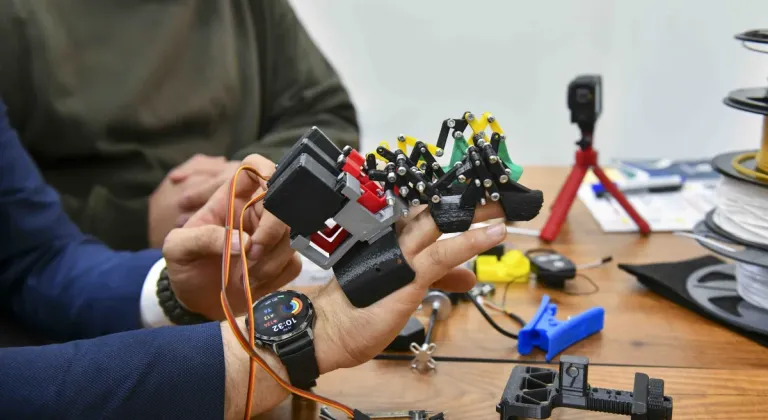 ABB'nin Teknoloji, Robotik ve Mühendislik Atölyesi gençleri bekliyor