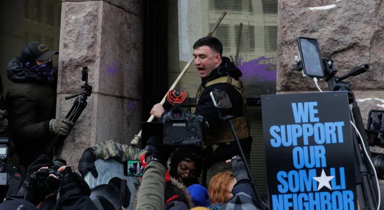 ABD'nin Minneapolis kentinde Müslüman karşıtı gösteride Kur'an-ı Kerim yakma girişimi