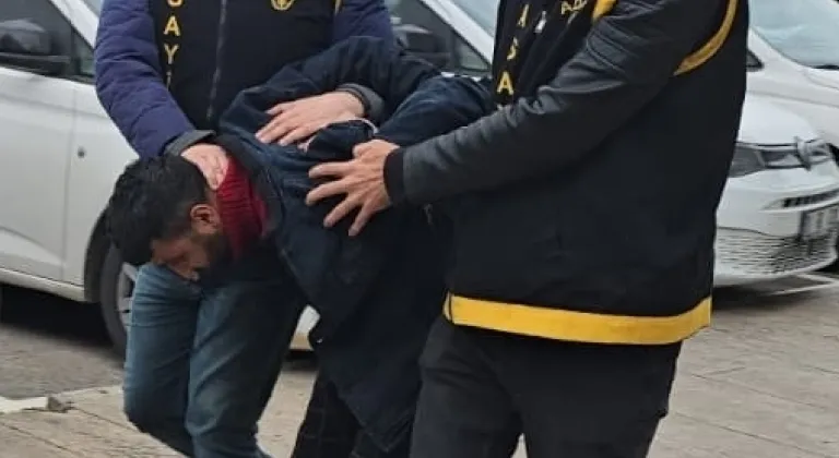 Adana'da 2 araç çalıp 4 iş yerinden hırsızlık yapan 2 zanlı tutuklandı