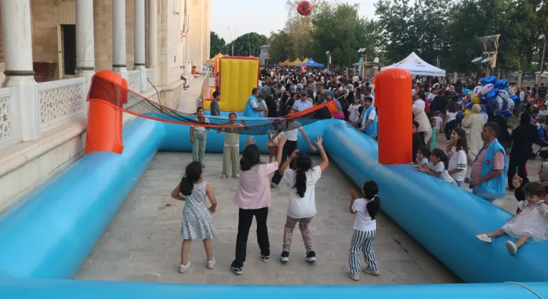 Adana'da "Cami Avlusunda Atan Kalpler" programı düzenlendi
