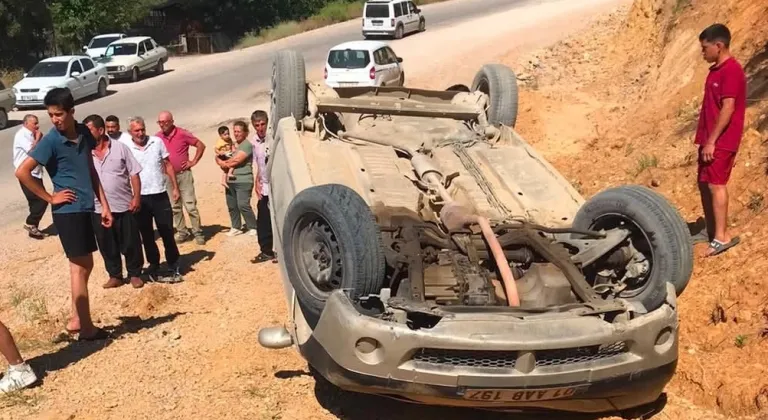 Adana'da devrilen otomobildeki 6 kişi yaralandı