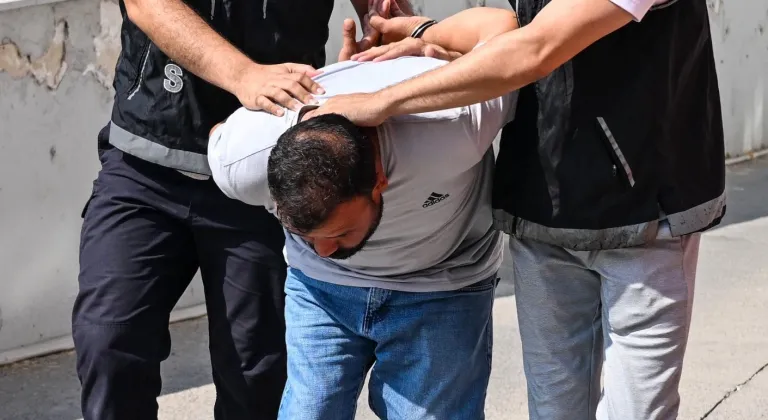 Adana'da evde 283 bin sentetik ecza ele geçirildi