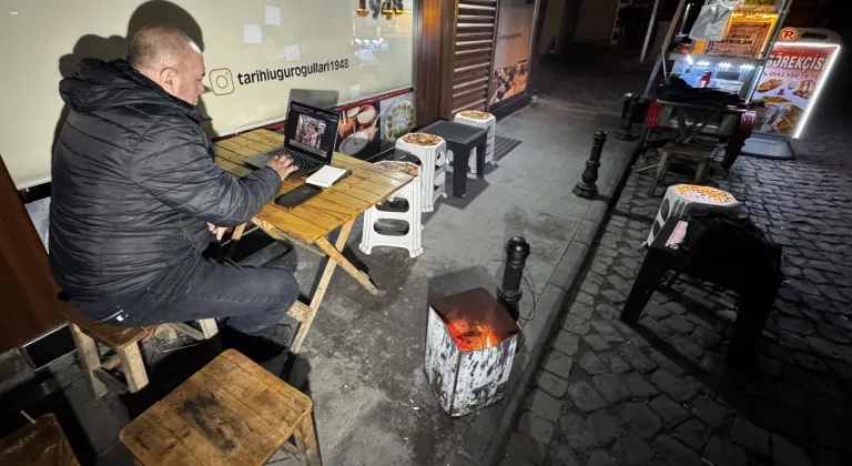 Adana'da gece mesaisi yapanlar AA'nın "Yılın Kareleri" oylamasına katıldı