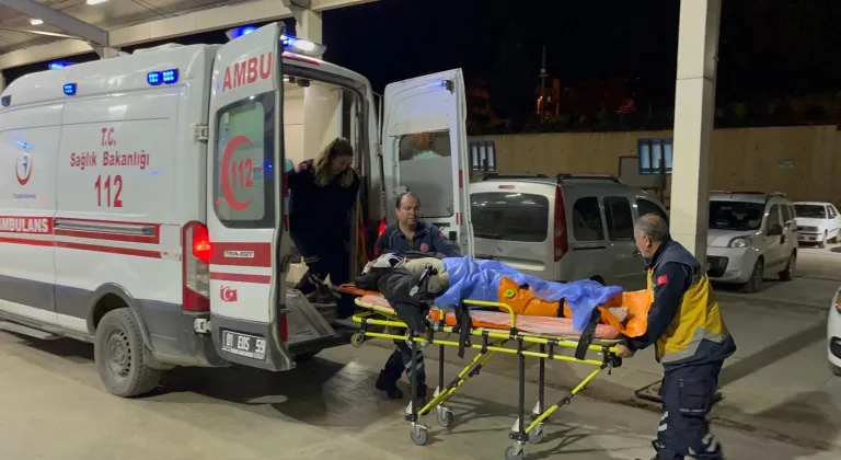 Adana'da iki otomobilin çarpıştığı kazada 2 kişi yaralandı