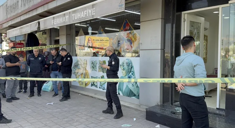 Adana'da kuyumcuyu gasbeden zanlı, kilitlenen kapıyı kırarak kaçtı