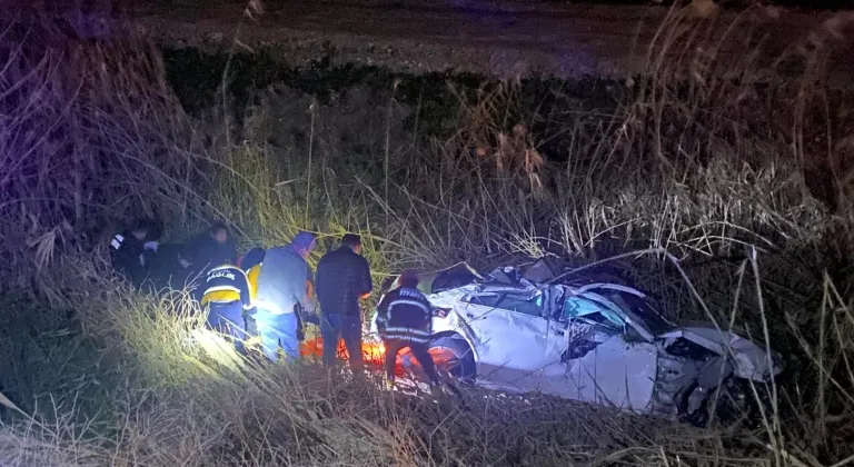 Adana'da otomobilin dere yatağına devrilmesi sonucu 1 kişi öldü, 3 kişi ağır yaralandı