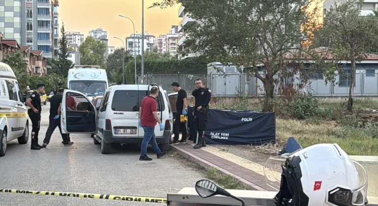 Adana'da silahla öldürülen baba ve oğlunun cenazeleri defnedildi