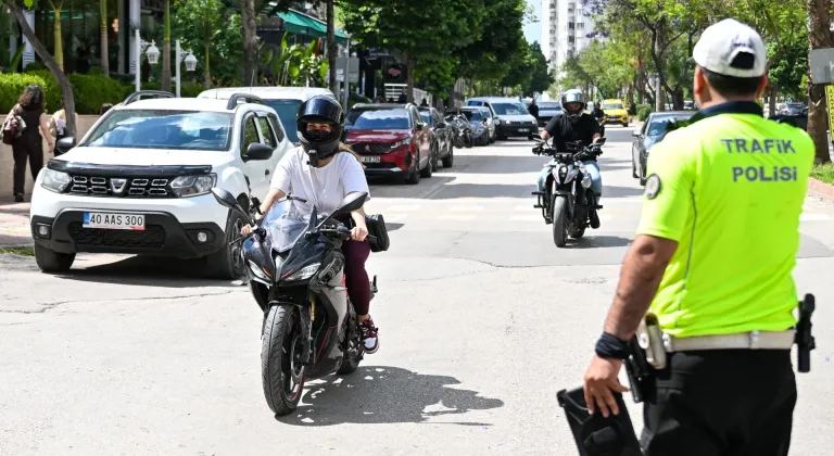 Adana'da trafik uygulamasında 274 motosiklet sürücüsüne para cezası verildi