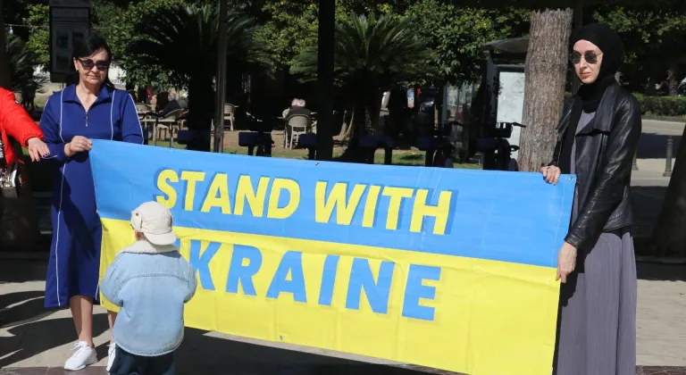 Adana'da yaşayan Ukraynalılar, Rusya savaşının 4. yıl dönümünde buluştu