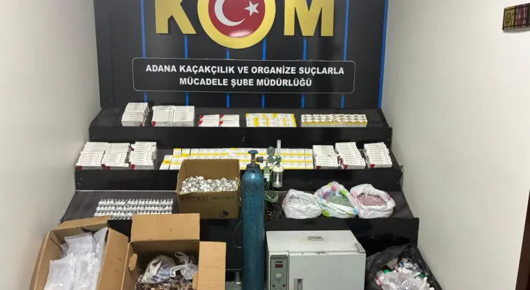 Adana'da yetkisiz işlem yapılan sağlık kabininde 8 bin 180 ilaç ele geçirildi