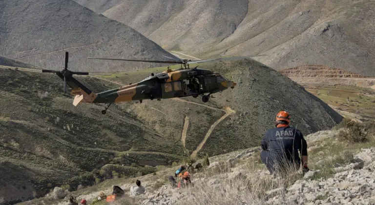 Adıyaman'da dağda mahsur kalan kişi askeri helikopterle kurtarıldı