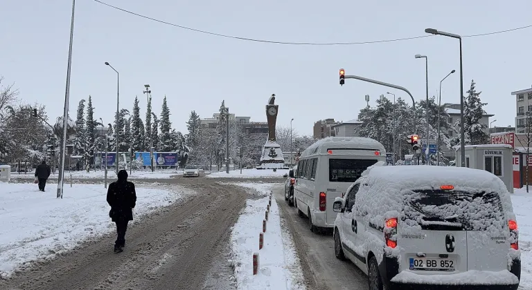 Adıyaman'da kar yağışı etkisini sürdürüyor