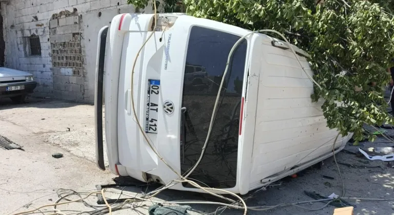 Adıyaman'da şarampole devrilen hafif ticari araçtaki 8 kişi yaralandı