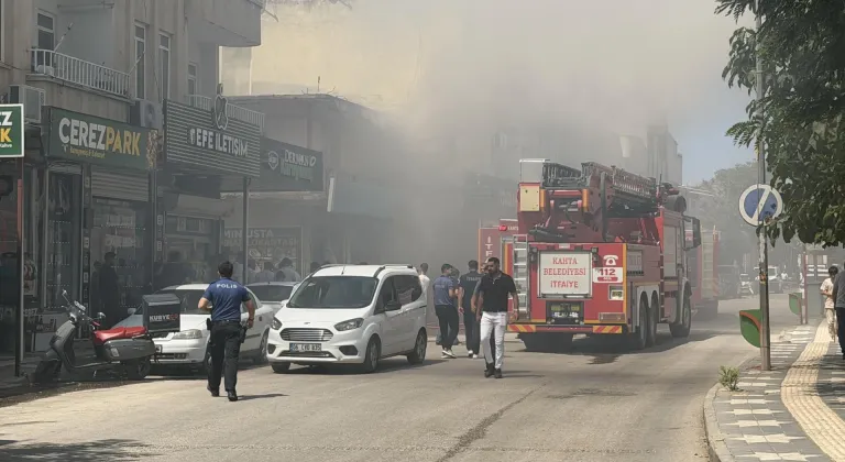 Adıyaman'da yangına müdahale eden itfaiyecilerden 2'si dumandan etkilendi, 1'i yaralandı