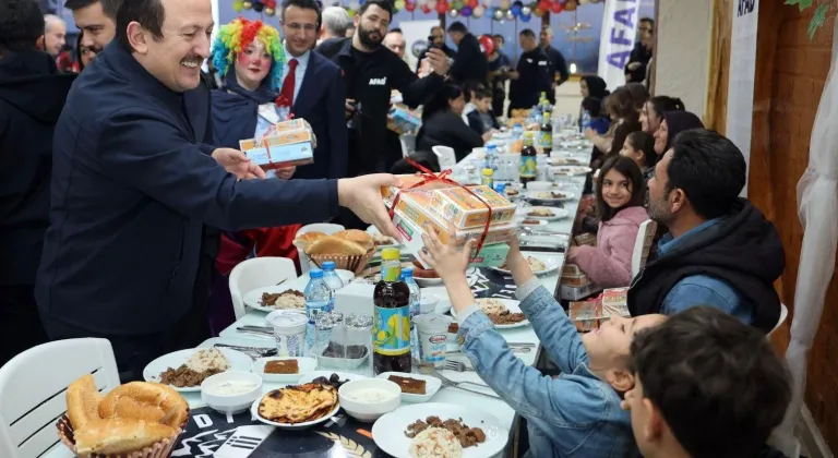 AFAD Başkanı Pehlivan, Hatay'da depremzede çocuklarla iftar yaptı