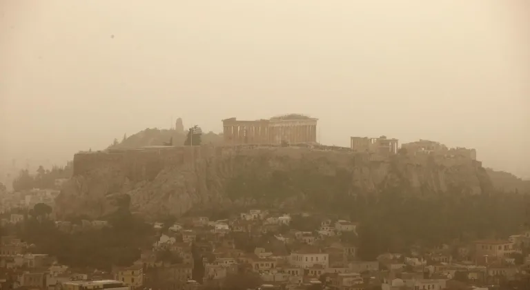 Afrika tozu, Atina'da gökyüzünü sarıya boyadı
