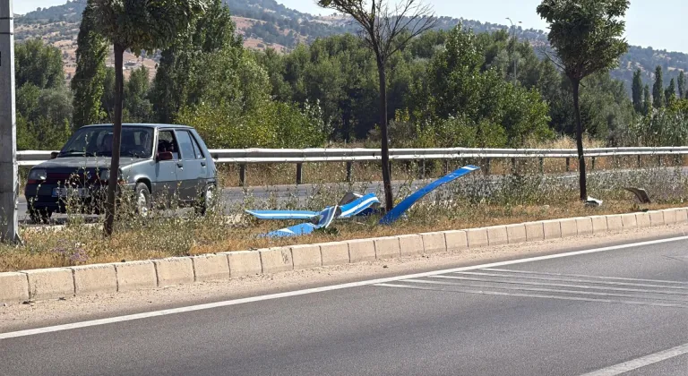 Afyonkarahisar'da açık damper yön levhasını yıktı