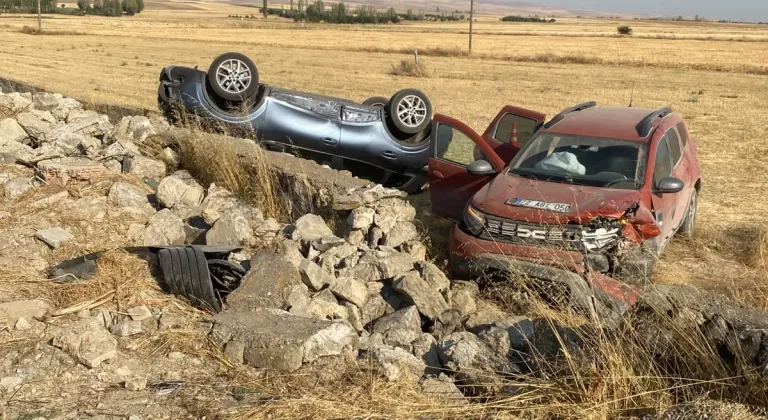 Afyonkarahisar'da iki otomobilin çarpıştığı kazada 1 kişi öldü, 5 kişi yaralandı