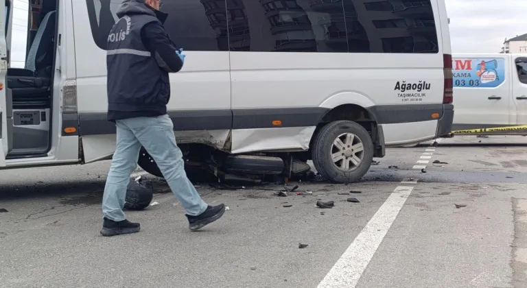 Afyonkarahisar'da minibüsün motosiklete çarpması sonucu bir kişi yaralandı