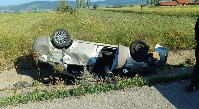 Afyonkarahisar'da şarampole devrilen otomobildeki 1 kişi öldü, 3 kişi yaralandı