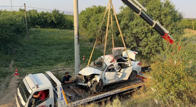 Afyonkarahisar'da şarampole devrilen otomobildeki 2 kişi öldü, 2 kişi yaralandı