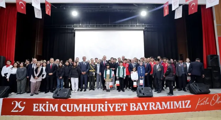 Ağrı’da 29 Ekim Cumhuriyet Bayramı coşkuyla kutlandı