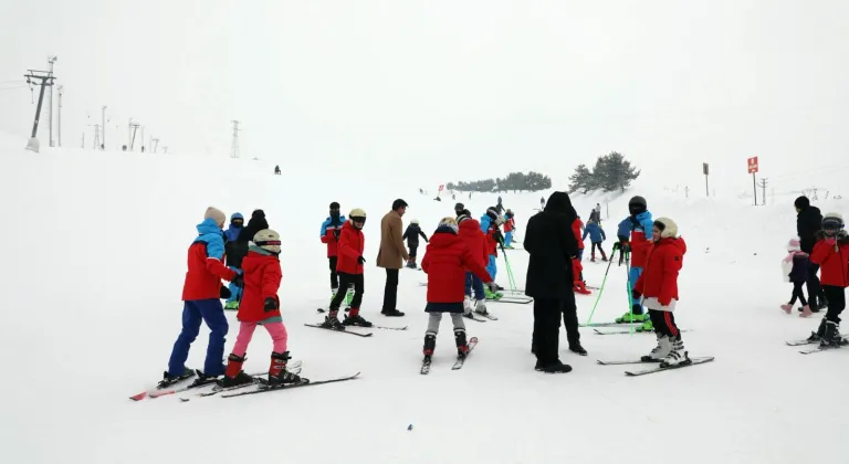 Ağrı'da denetimli serbestlik tedbiri altındaki yükümlülerin çocuklarına kayak eğitimi