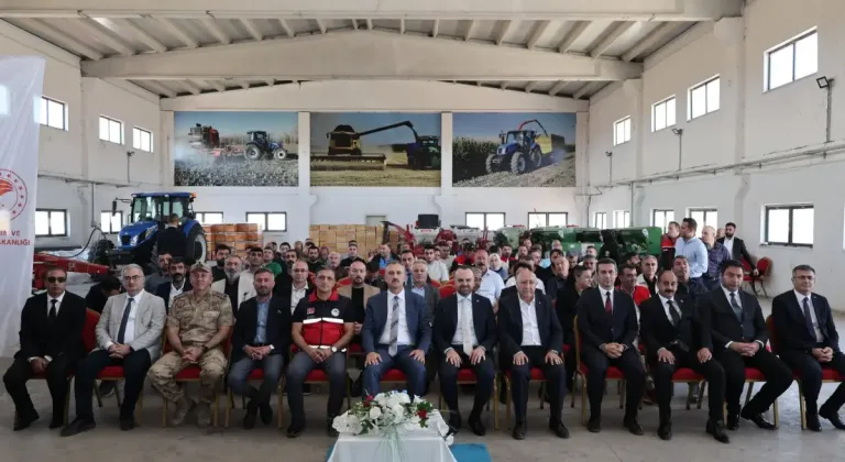 Ağrı'da küçükbaş yetiştiricilere yüzde 72 hibeli kilitli yemlik dağıtıldı