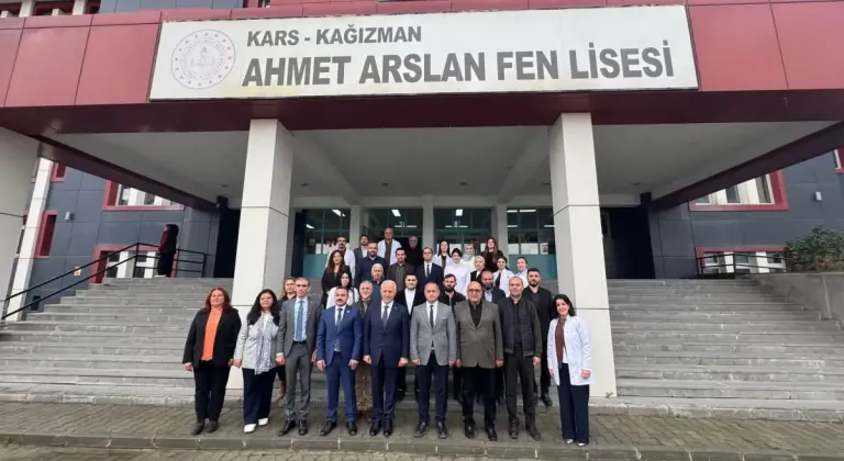 Ahmet Arslan, Kağızman’da kendi ismini taşıyan liseyi ziyaret etti