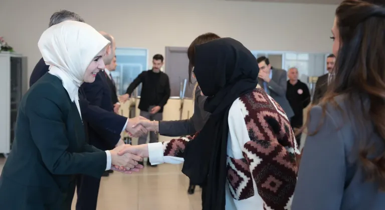 Aile ve Sosyal Hizmetler Bakanı Göktaş, bakanlık personeli ile bayramlaştı
