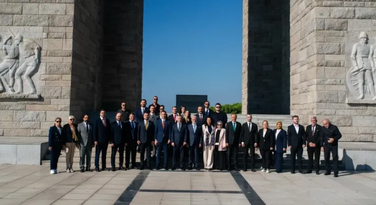 AK Parti Çanakkale’de sahaya çıktı: Mustafa Elitaş’tan “Terörsüz Türkiye” Mesajı