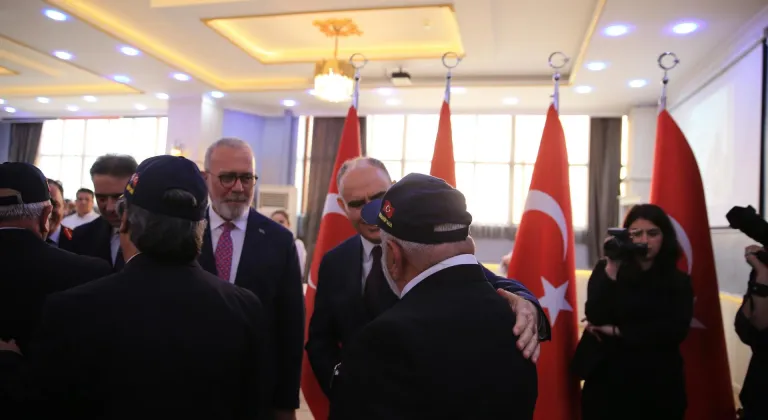 AK Parti Grup Başkanvekili Yenişehirlioğlu, Manisa'da bayramlaşma programlarına katıldı