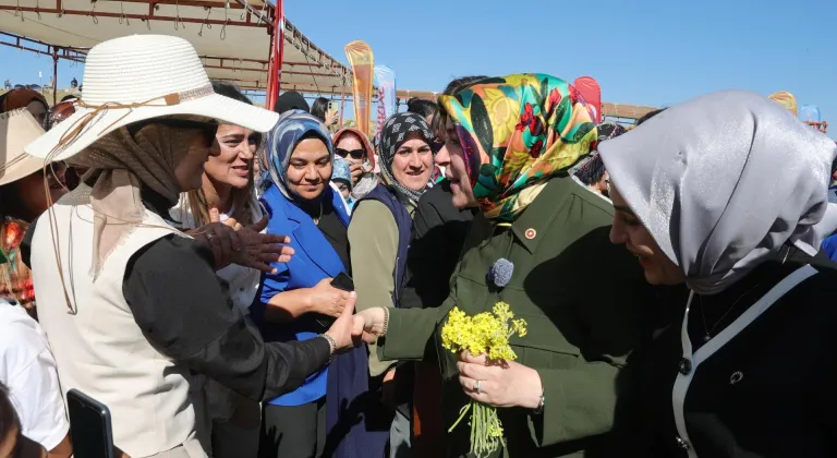 AK Parti Kadın Kolları Başkanı Ercan, Berçelan Yaylası'ndaki "Kadın Şenliği"ne katıldı: