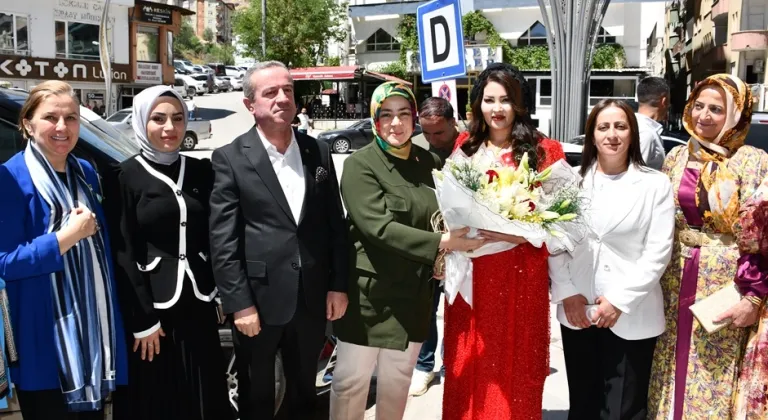 AK Parti Kadın Kolları Başkanı Ercan, Hakkari'de konuştu: