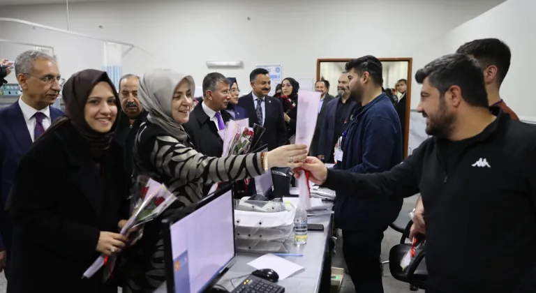 AK Parti Kadın Kolları Başkanı Ercan, Şanlıurfa'da sağlık çalışanlarını ziyaret etti