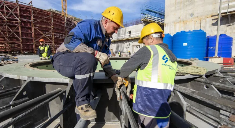 Akkuyu NGS'nin dördüncü güç ünitesinde reaktör şaftının kritik yapısal bileşeni monte edildi