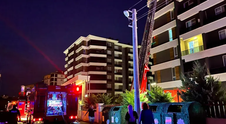 Aksaray'da apartmanda çıkan yangında 6 kişi dumandan etkilendi