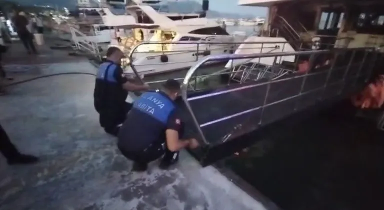 Alanya'da çalışanları kavga eden 2 tur teknesi mühürlendi