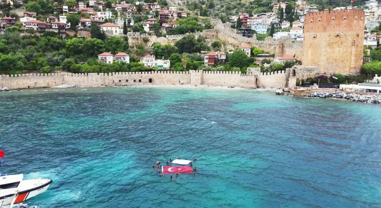 Alanya'da deniz dibi temizliği yapıldı
