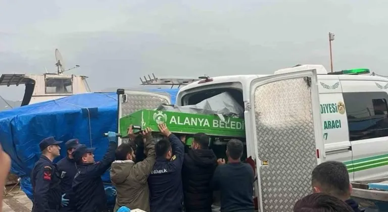 Alanya’da denizde erkek cesedi bulundu