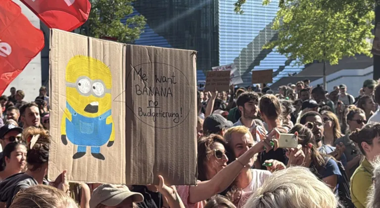Almanya'da hükümetin hayata geçirmeyi planladığı sağlık reformu protesto edildi