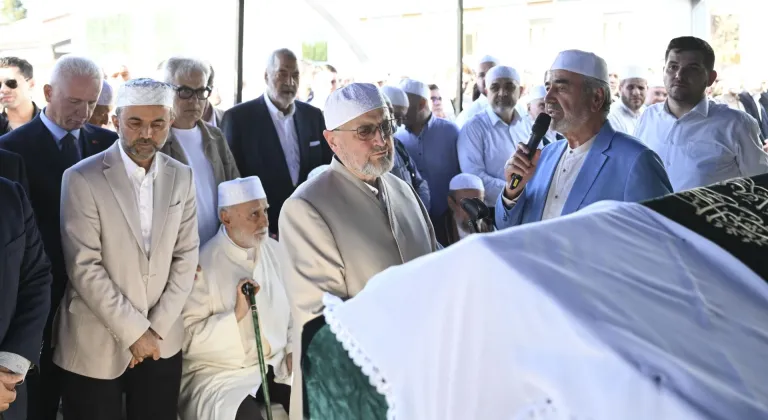 Altınoluk Dergisi'nin imtiyaz sahibi Abdullah Sert'in eşi için cenaze töreni