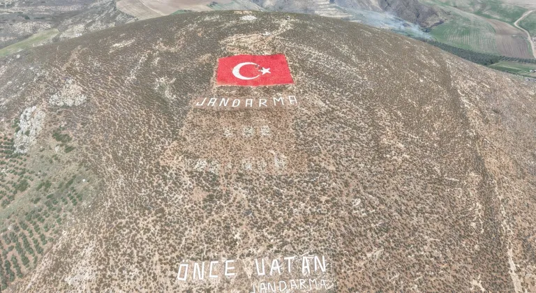Amanos Dağları'na çizilen Türk bayrağı boyandı