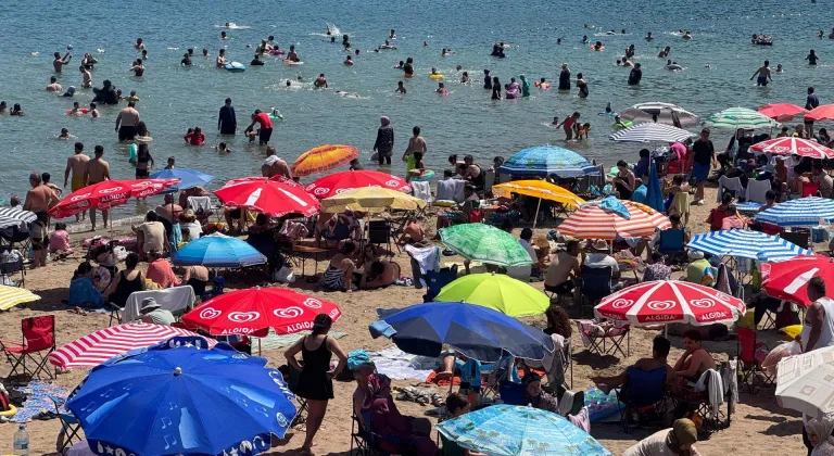 Amasra'da tatilciler plajlarda yoğunluk oluşturdu