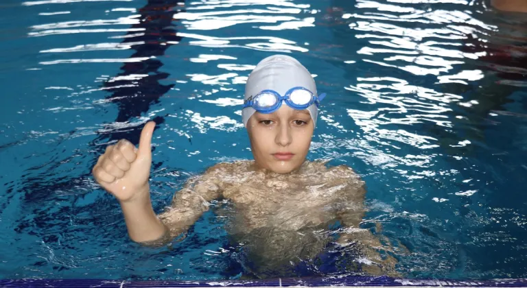 Amasya'da yüzme kursunun son gününü kaçıran Ayaz'ın isteğini polis yerine getirdi