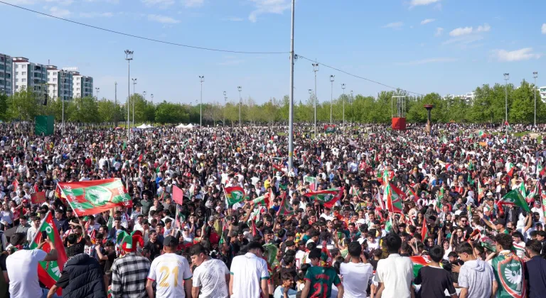 Amed Sportif Faaliyetler'in Süper Lig'e yükselmesi kentte coşkuyla kutlandı
