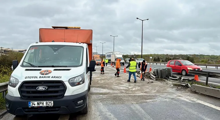 Anadolu Otoyolu Kocaeli kesiminde bariyere çarpan tır ulaşımı aksattı